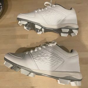 Brand new size 6 softball cleats, never worn